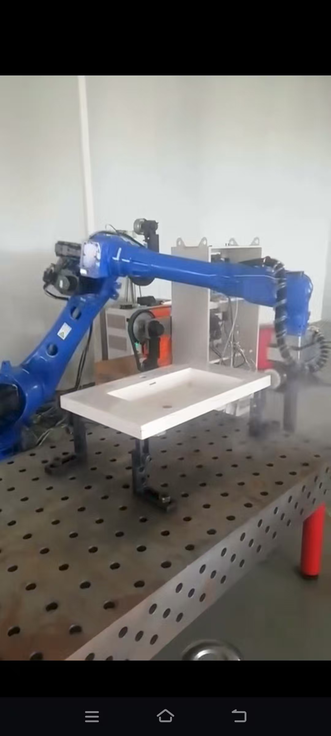 Company Conducts Engraving Machine Training and Livestreams Engraving Procedures for Clients