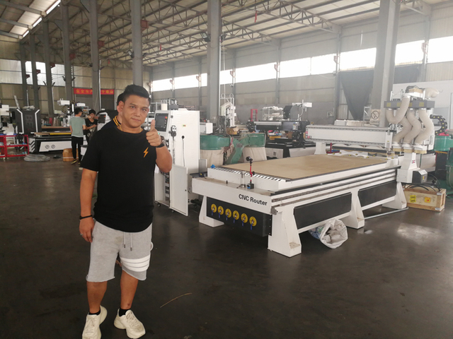 Customers from Thailand checking factory
