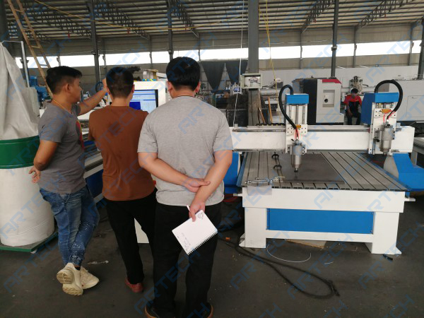 Thailand customers got free training advice toward 4040 cnc router in our factory3