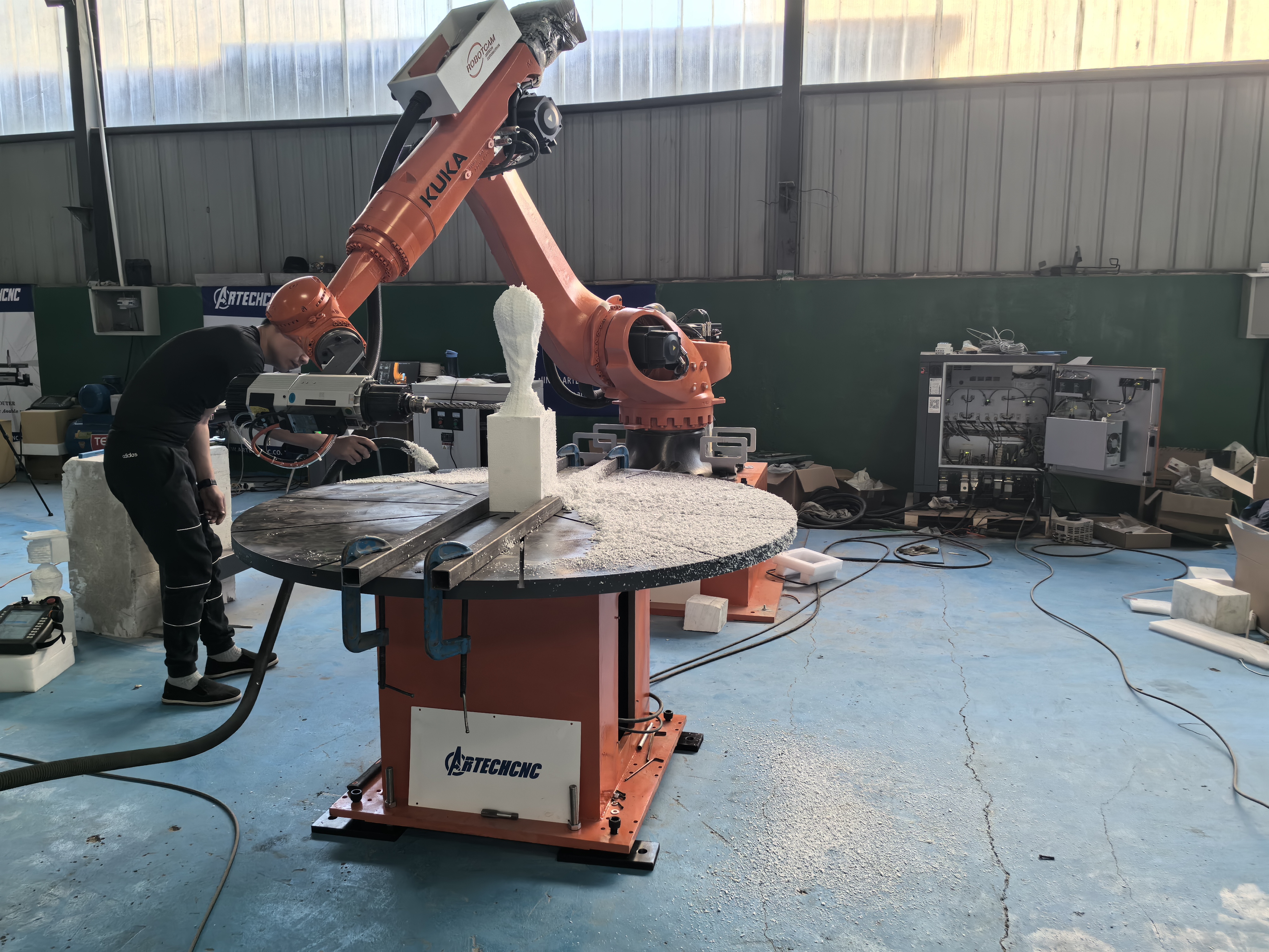 ARTECH CNC Conducts On-Site Milling Robot Arm Testing at Factory, Accurate Foam Model Carving Delivers Tangible Value for Customer