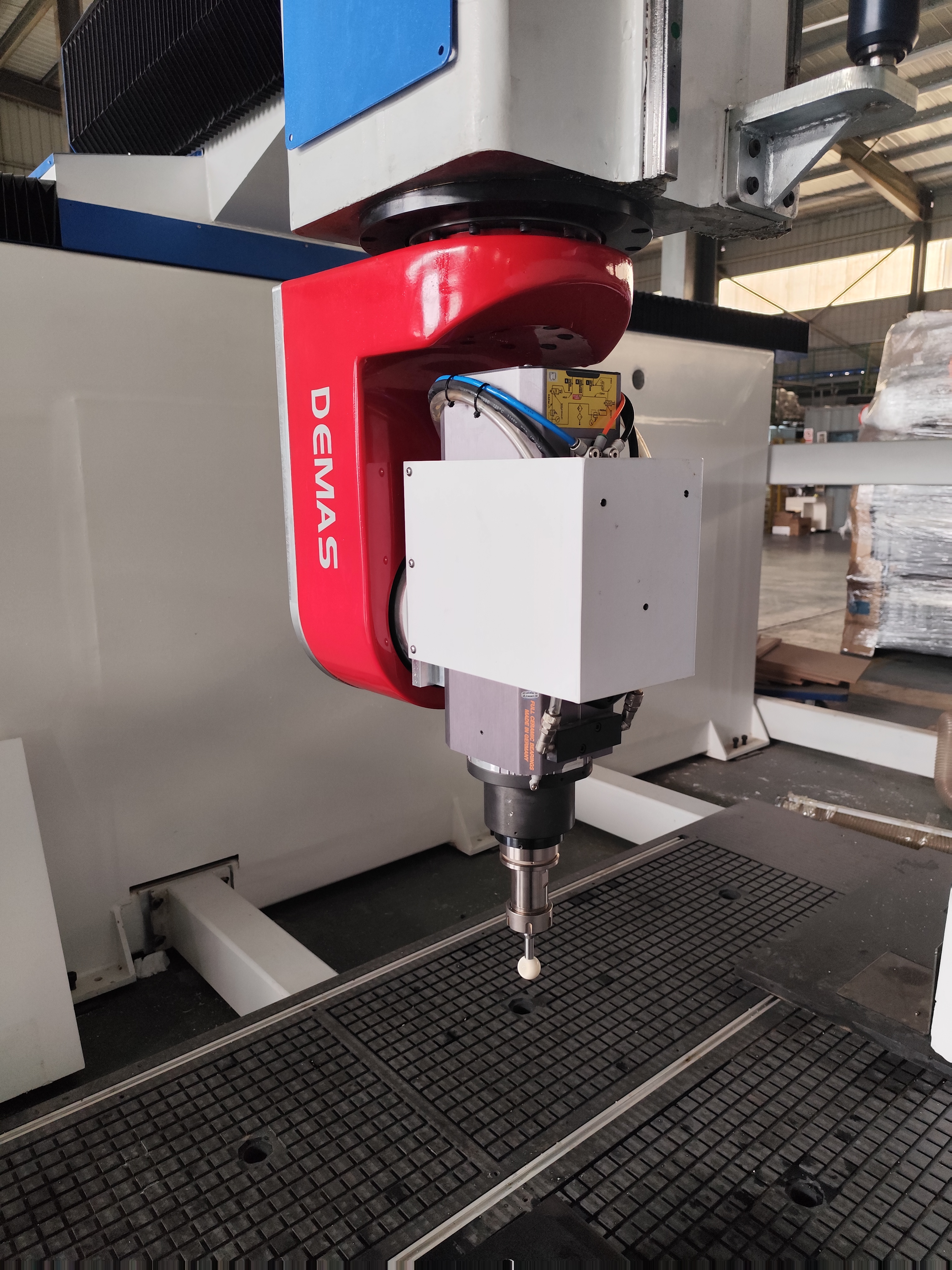 ARTECH CNC COMPANY Demonstrates 5-Axis Engraving Machine Spindle for Customers, Winning Full Satisfaction and Trust