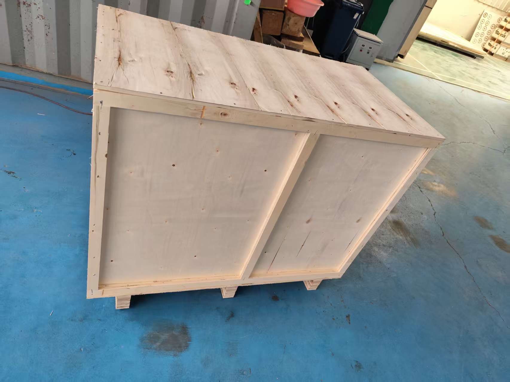 ARTECH CNC Customizes Premium Wooden Cases for Full Protection of Milling Robot Arms